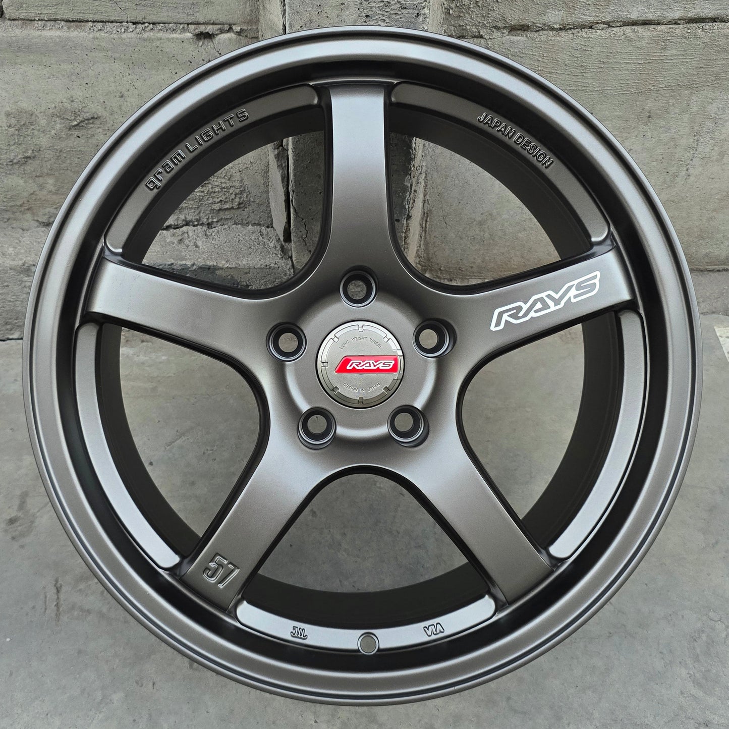 SET DE LLANTAS RAYS GRAM LIGHTS. Aro 17 - 5x114 . Color Bronce. (RGW035FF)