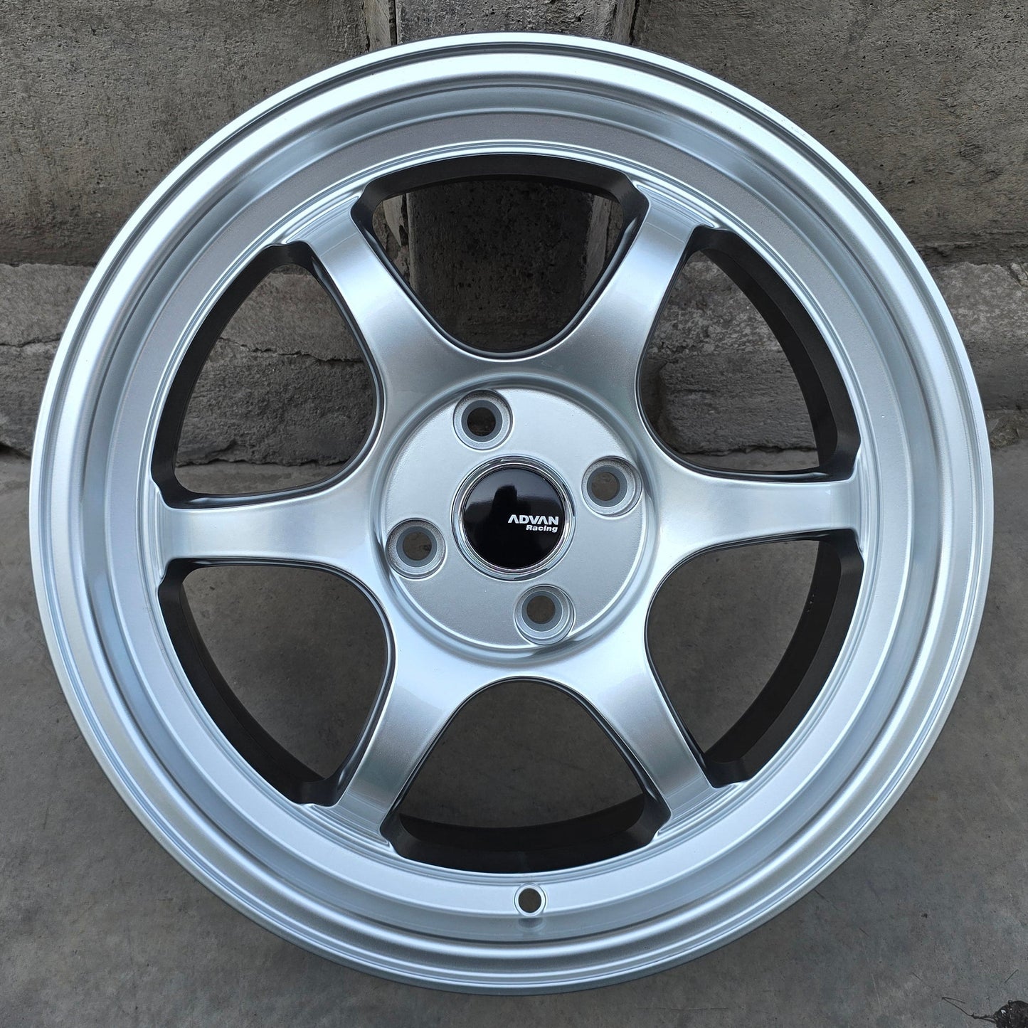 SET DE LLANTAS ADVAN R6. Aro 16 - 4x100. Color Grafito Metalizado. (166009HB)