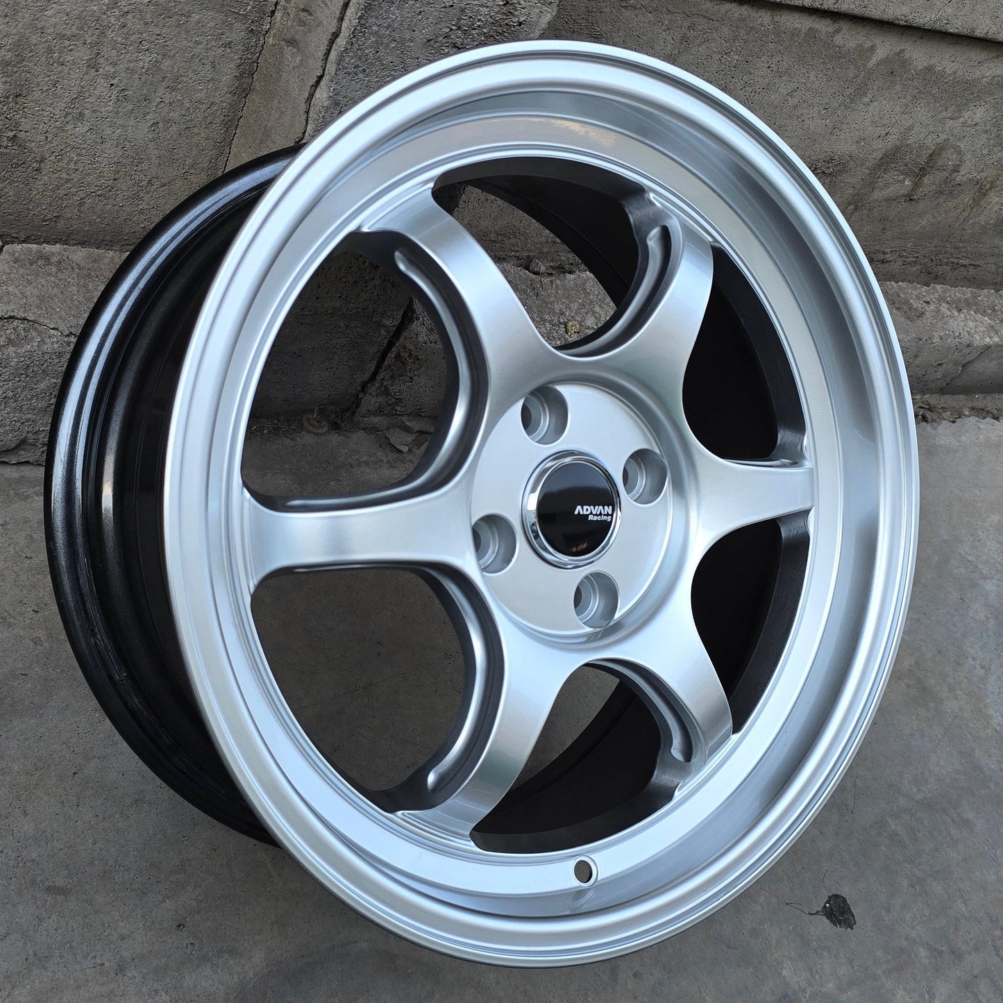 SET DE LLANTAS ADVAN R6. Aro 16 - 4x100. Color Grafito Metalizado. (166009HB)
