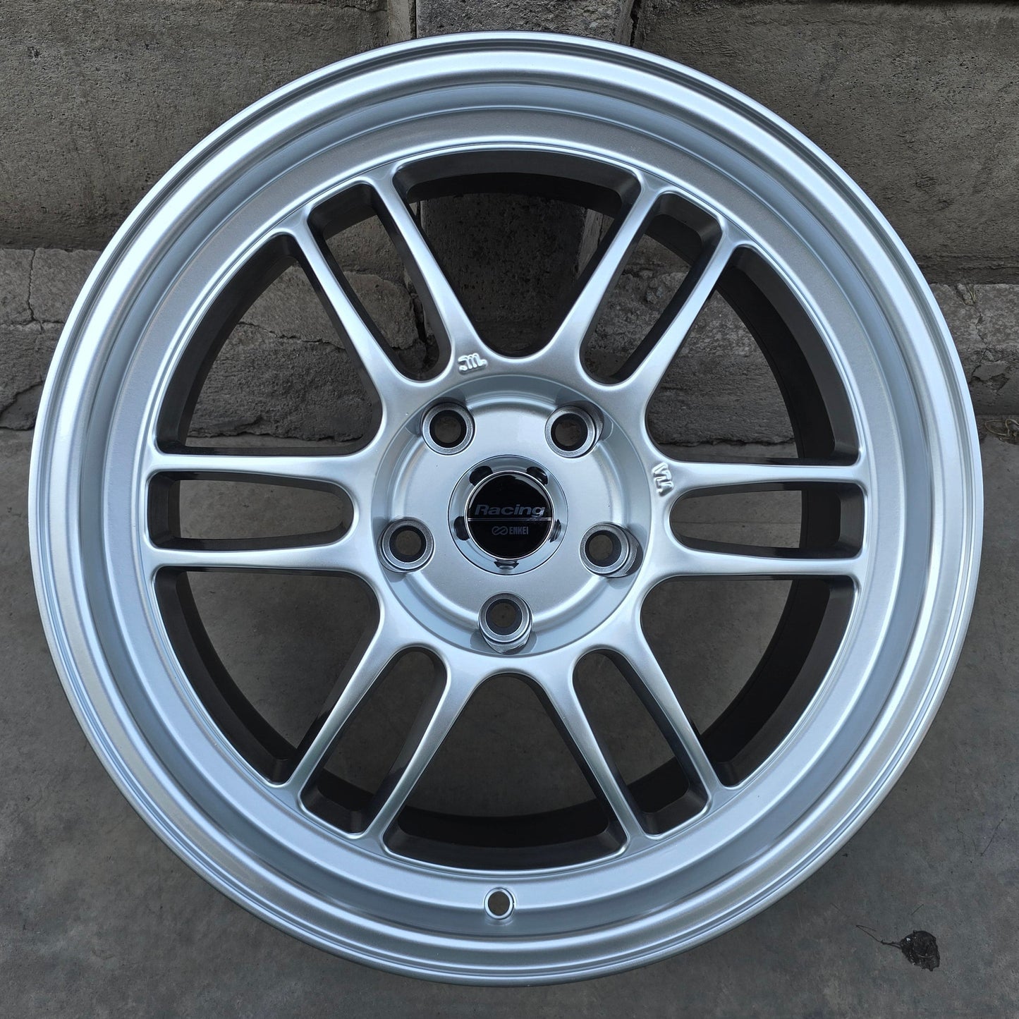 SET DE LLANTAS ENKEI RPF1. Aro 17 - 5x114. Color Grafito Metalizado. (RPF1)