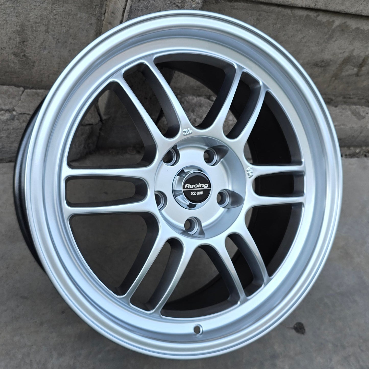 SET DE LLANTAS ENKEI RPF1. Aro 17 - 5x114. Color Grafito Metalizado. (RPF1)