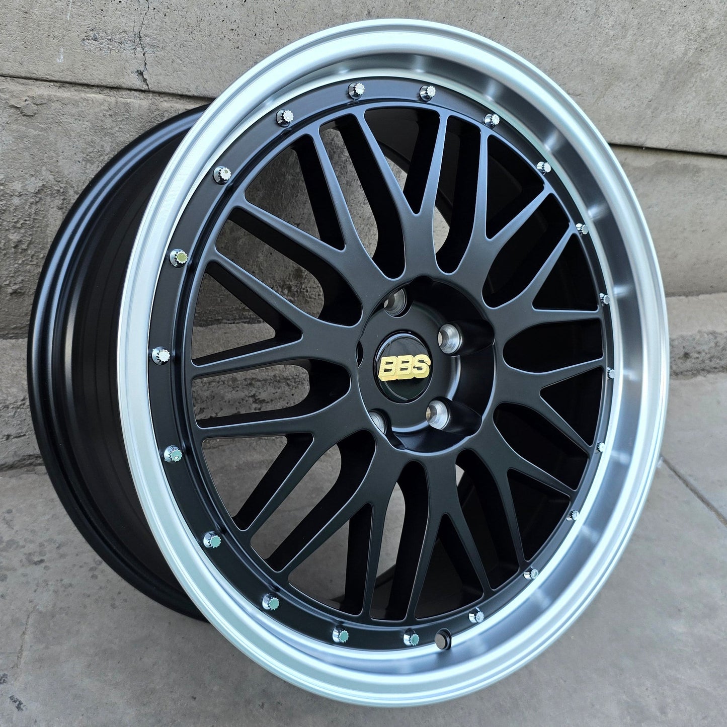 SET DE 4 LLANTAS BBS LEMANS. Aro 18 - 5x108. Color Negro aro cromado. (FF16)