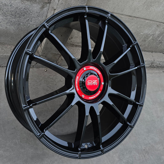 SET DE 4 LLANTAS OZ ULTRA LIGERA EVOLUCIONE. Aro 20 - 5x112, 5x114. Doble Apernadura. Color Negro  . (YF0256)