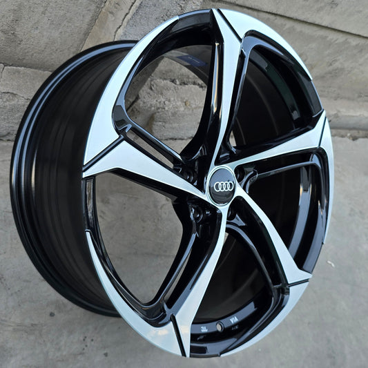 SET DE 4  LLANTAS AUDI *. Aro 19 - 5x112. Color Cromado Fondo Negro. (1985)