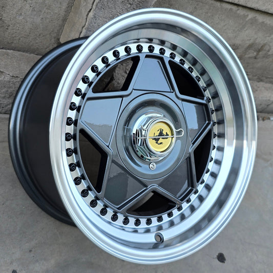 SET DE 4 LLANTAS FERRARI. Aro 15 - 4x100, 4x114. Doble Apernadura. Color Grafito Aro Cromado. (5702)