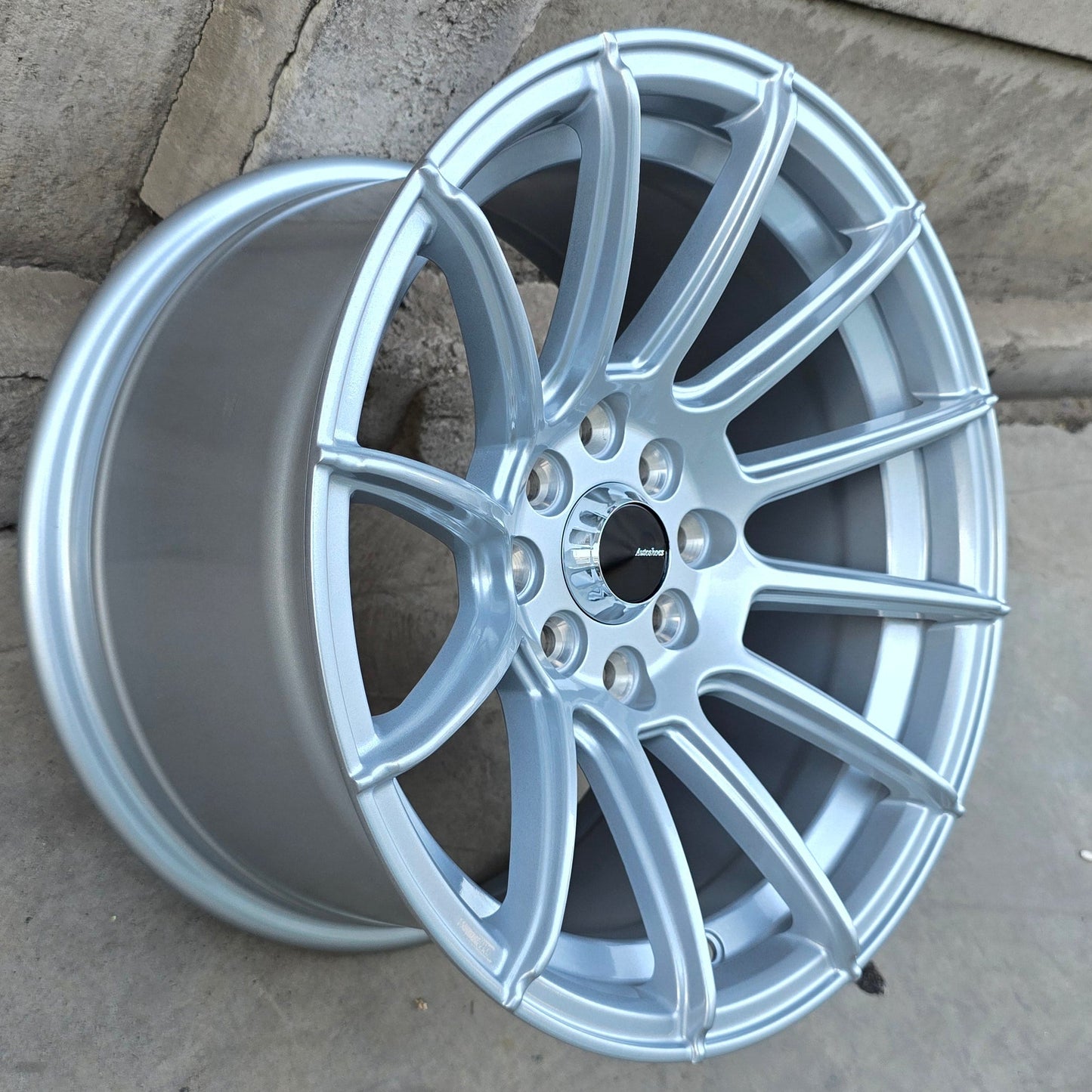 SET DE 4 LLANTAS CODIGO. Aro 15 - 4x100, 4x114. Doble Apernadura. Color Plateado. (AS25)
