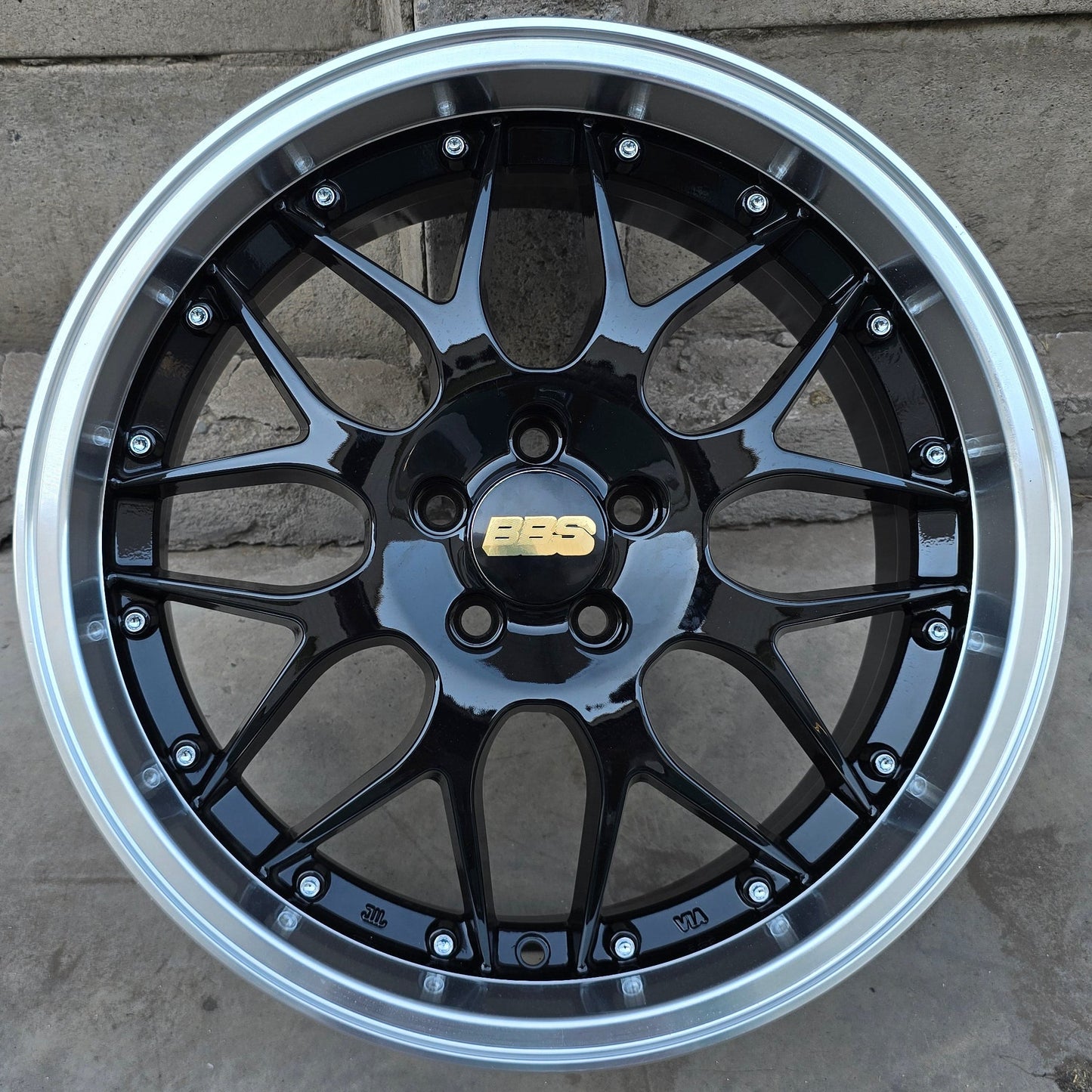 SET DE 4 LLANTAS BBS RSGT. Aro 17 - 5x100. Color Negro Aro Cromado. (17C1087A)