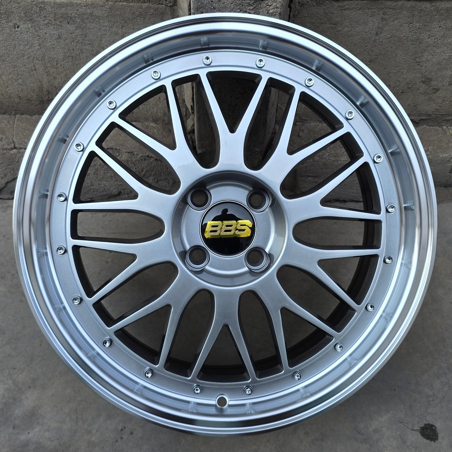 SET DE 4 LLANTAS BBS LEMANS. Aro 17 - 4x100. Color Grafito Metalizado. (506)