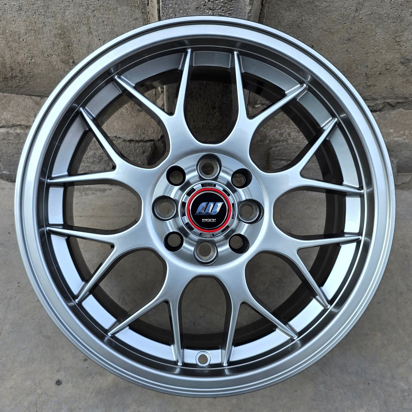 SET DE 4 LLANTAS WORK. Aro 15 - 4x100, 4x108. Doble Apernadura. Color Grafito Metalizado. (C1016-5)