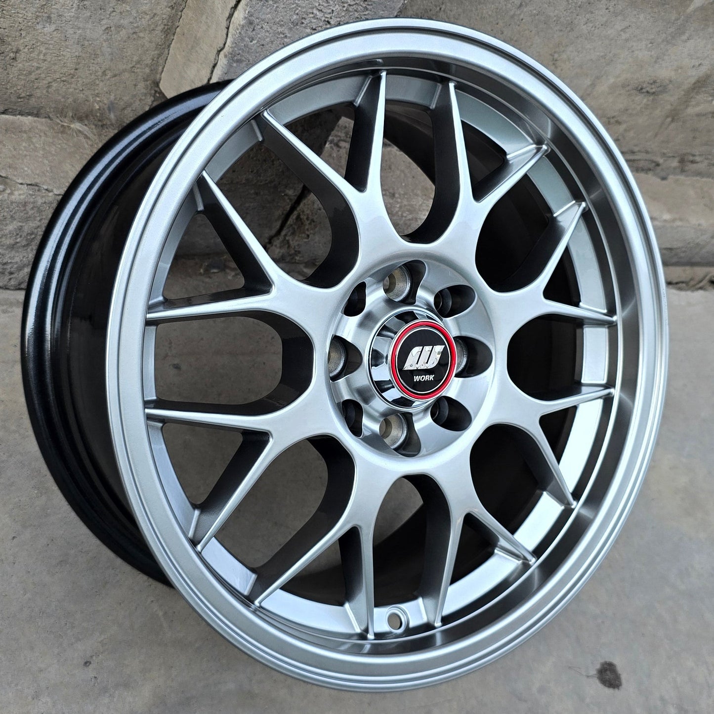 SET DE 4 LLANTAS WORK. Aro 15 - 4x100, 4x108. Doble Apernadura. Color Grafito Metalizado. (C1016-5)