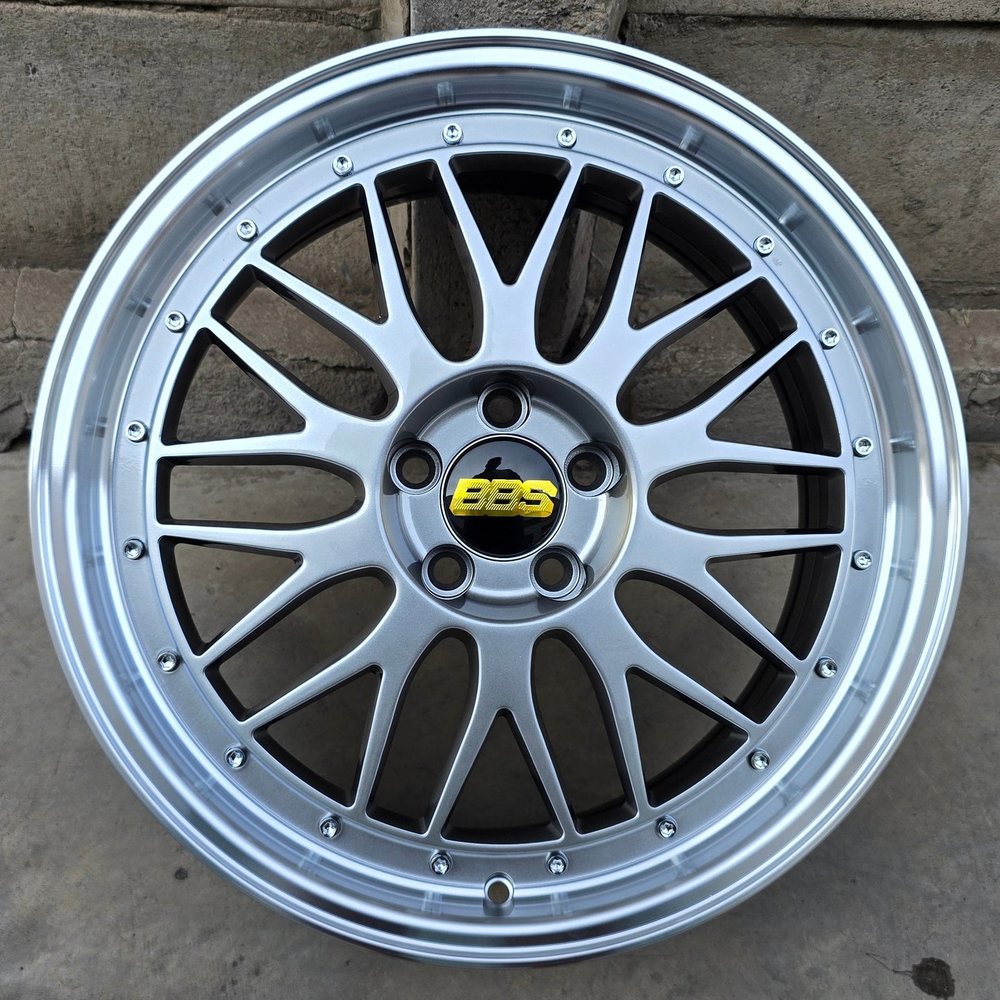 SET DE 4 LLANTAS BBS LEMANS. Aro 17 - 5x100. Color Grafito Metalizado. (506)