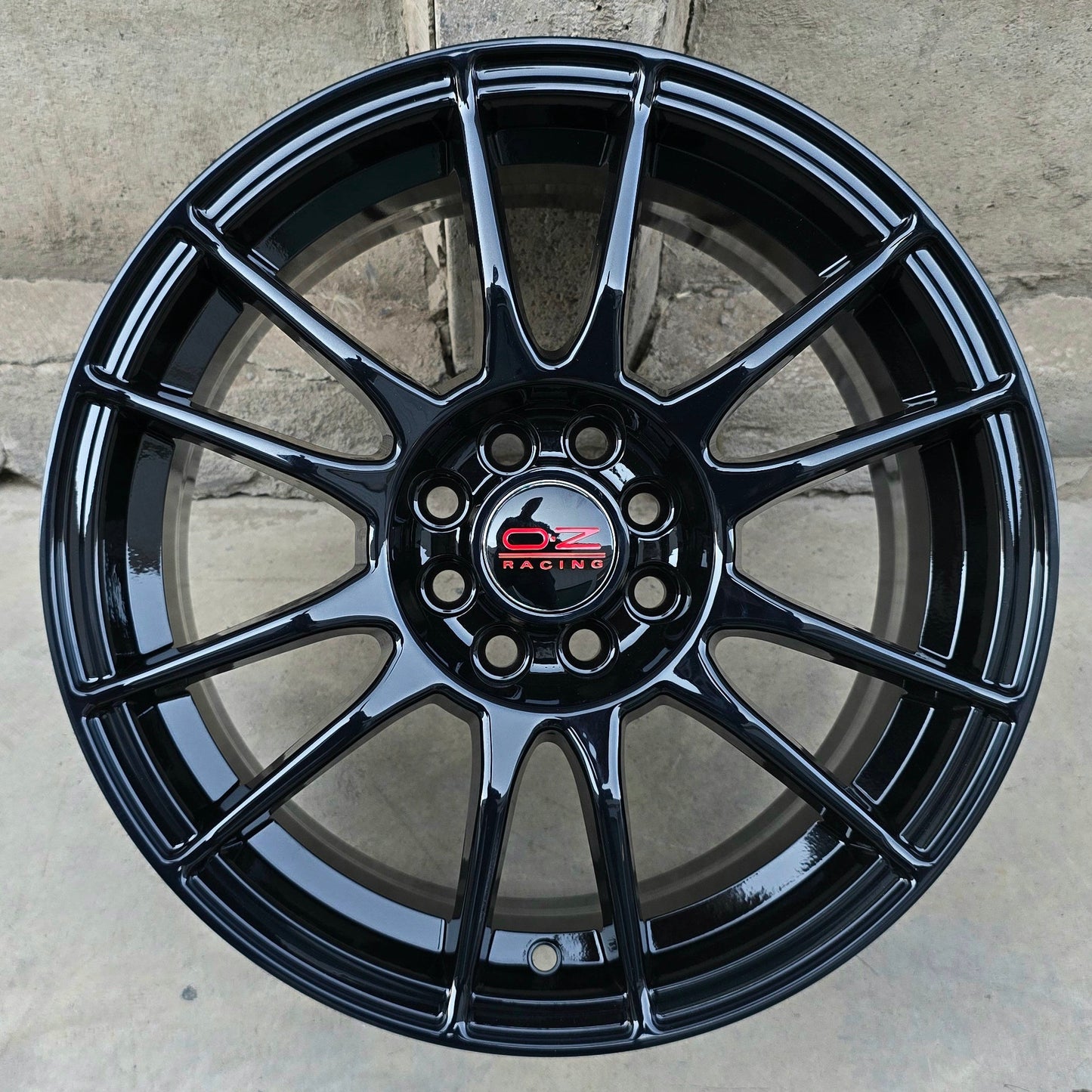 SET DE 4 LLANTAS OZ ULTRA LIGERA. Aro 16 - 4x100, 4x108. Doble Apernadura. Color Negro. (106)