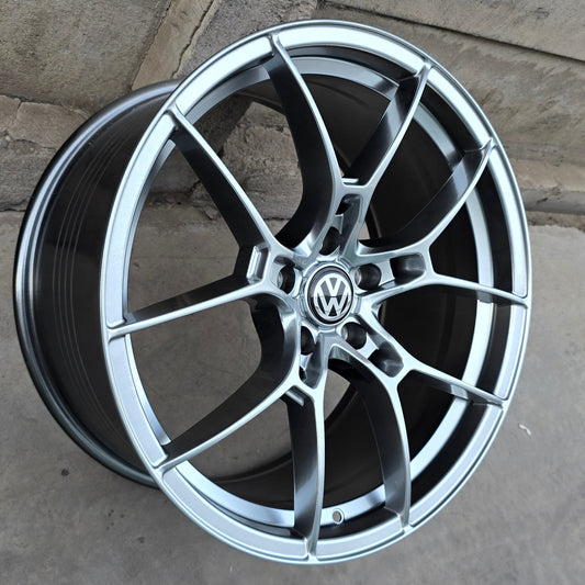 SET DE 4 LLANTAS VOLKSWAGEN*. Aro 19 - 5x112. Color Grafito Metalizado. (F045)