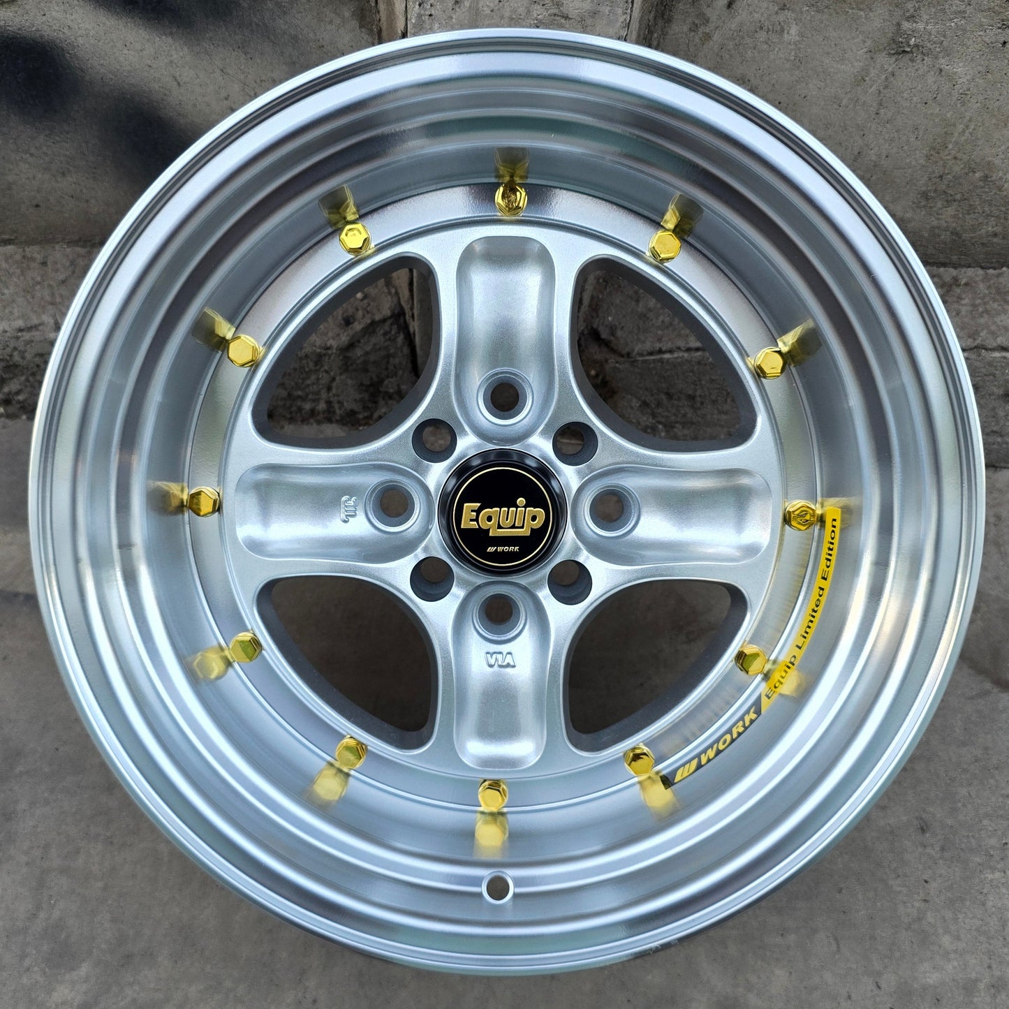 SET DE 4 LLANTAS WORK EQUIP. Aro 15 - 4x100, 4x114. Doble Apernadura. Color Plateado. (403)