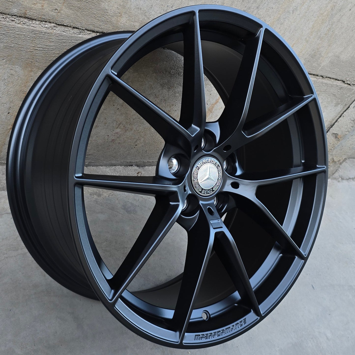 SET DE 4 LLANTAS MERCEDES * COLOR Negro. Aro 19 - 5x112. (764)