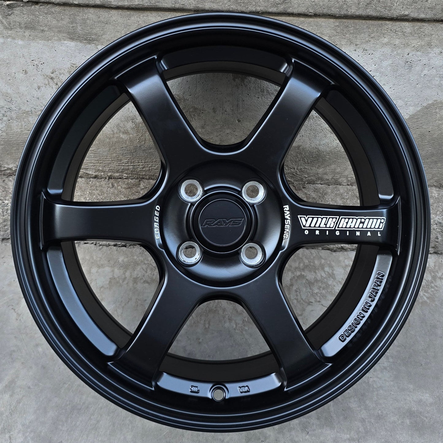 SET DE 4 LLANTAS VOLK TE37. Aro 16 - 4x100. Color Negro. (FF53)