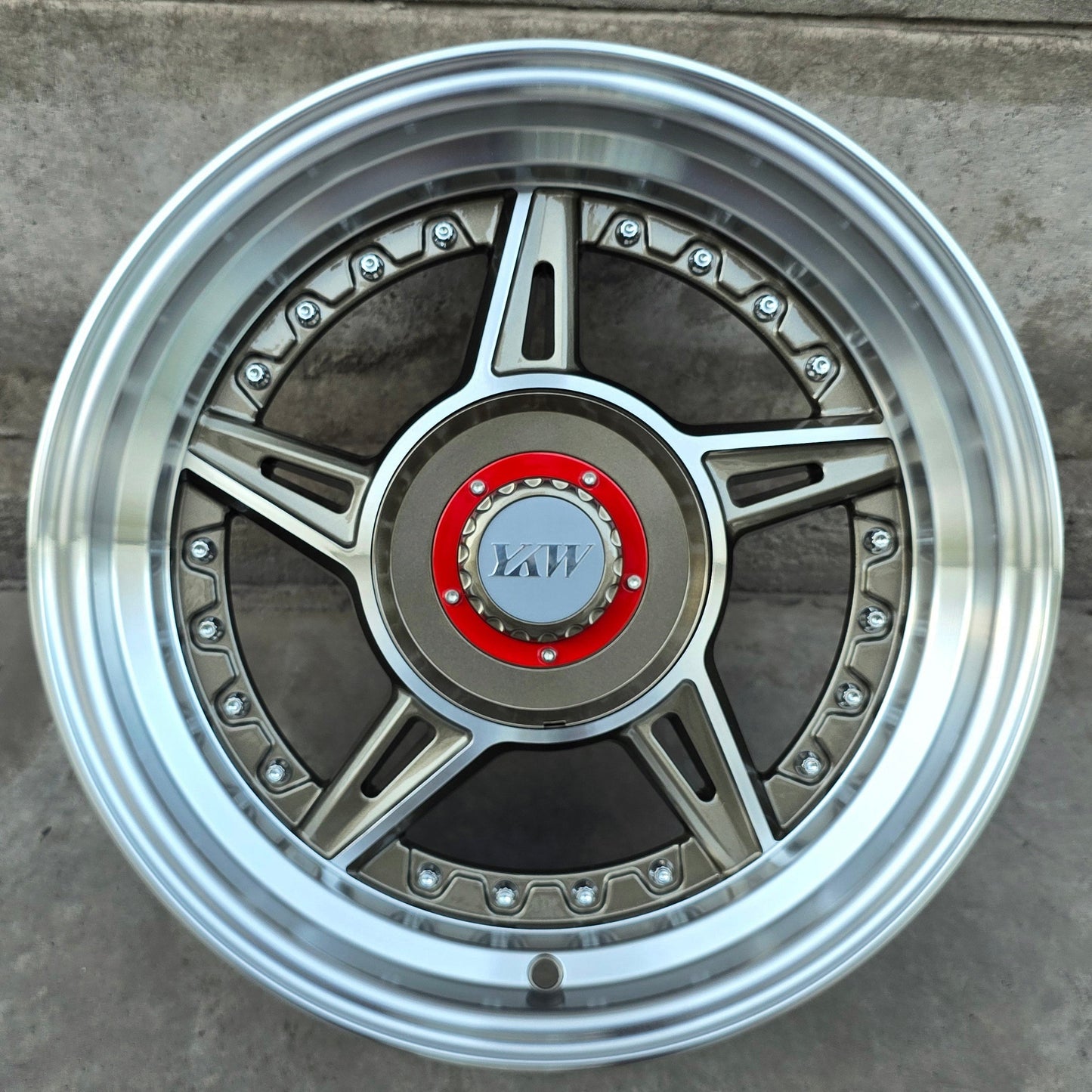 SET DE 4 LLANTAS DESPLAZADA. Aro 15 - 4x100, 5x100. Doble Apernadura. Color Bronce. (5663)