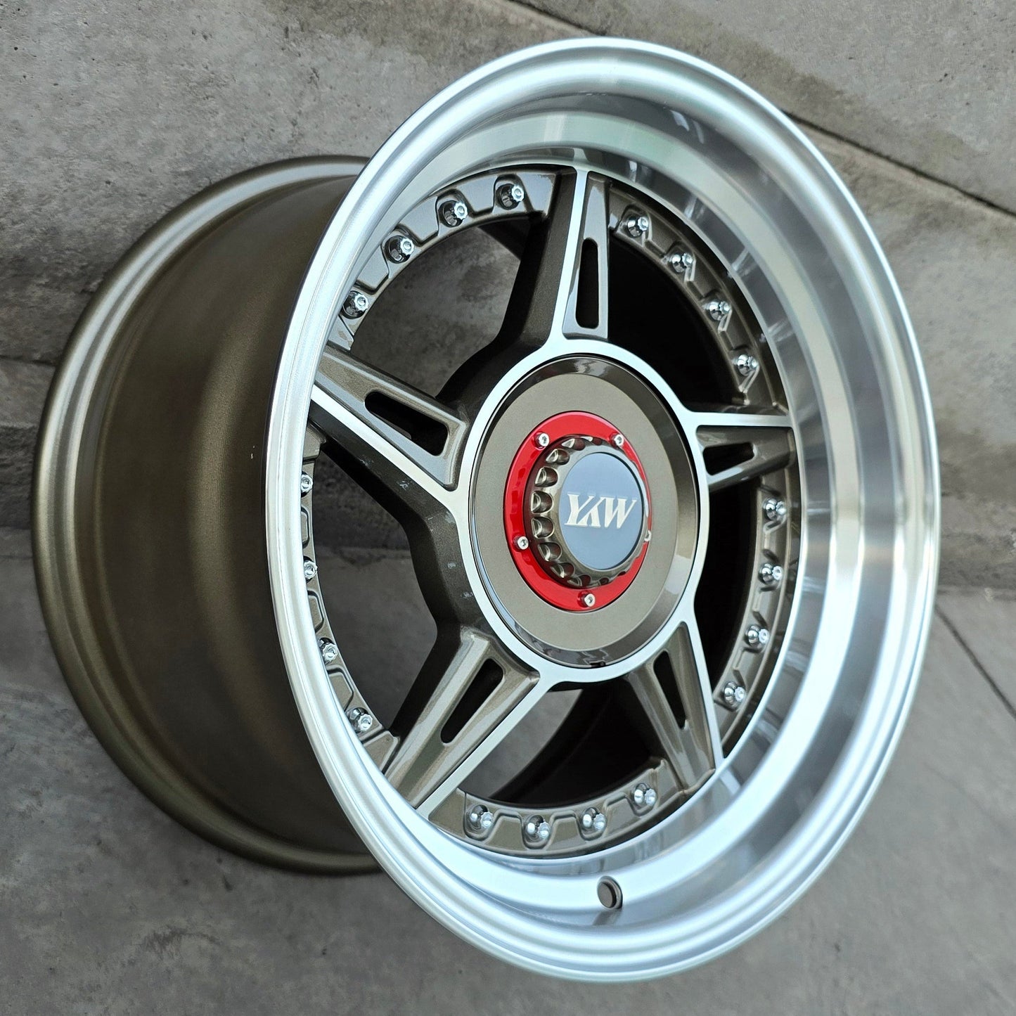 SET DE 4 LLANTAS DESPLAZADA. Aro 15 - 4x100, 5x100. Doble Apernadura. Color Bronce. (5663)