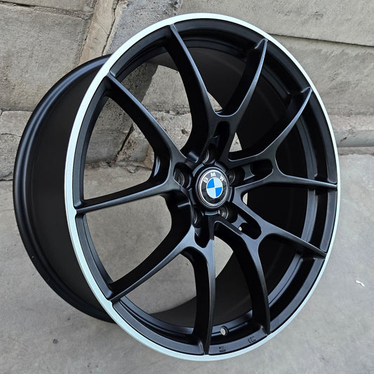 SET DE 4 LLANTAS BMW. Aro 19 - 5x112. Color Negro Linea Cromada. (ZKX303)