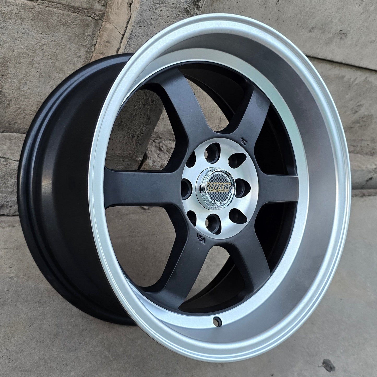 SET DE 4 LLANTAS VOLK TE37. Aro 16 - 4x100, 4x114. Doble Apernadura. Color Negro Aro Cromado. (664)
