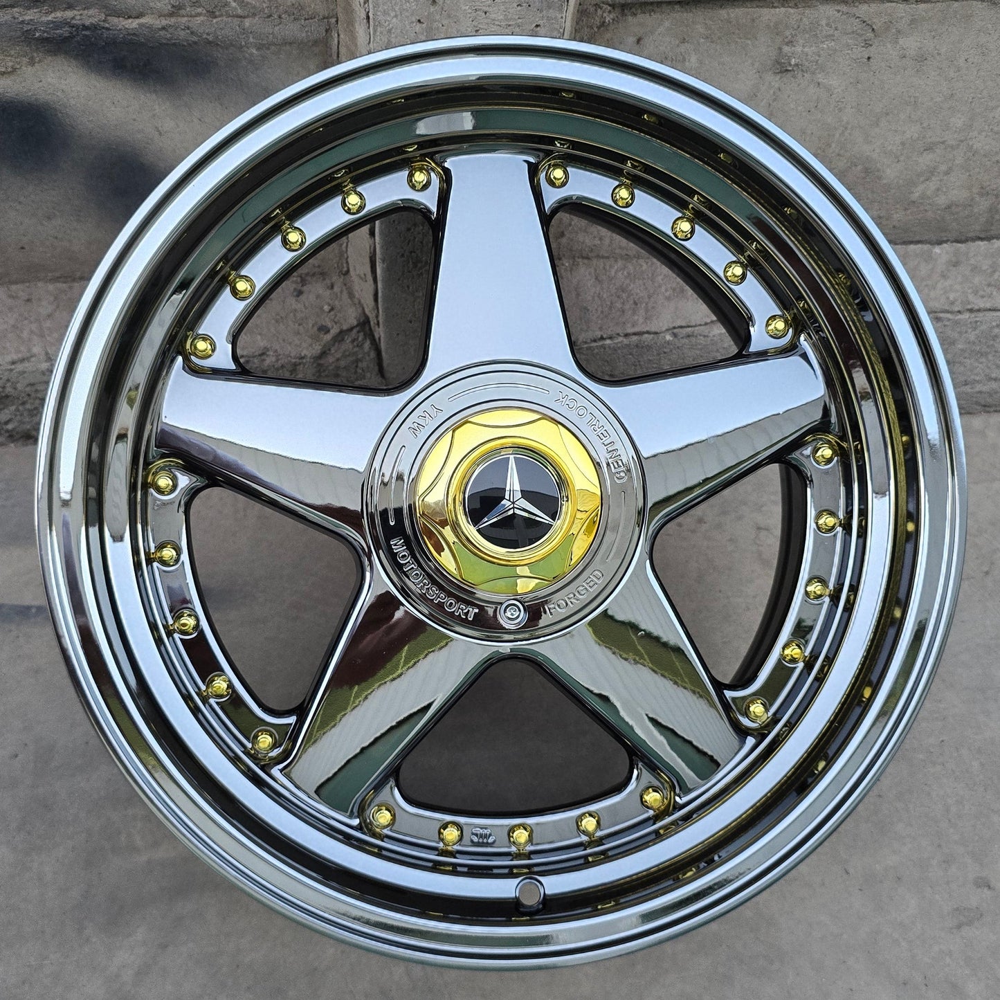 SET DE 4 LLANTAS MERCEDES *. Aro 17 - 5x112, 5x120. Doble Apernadura. Color Plateado . (YKW7666R)