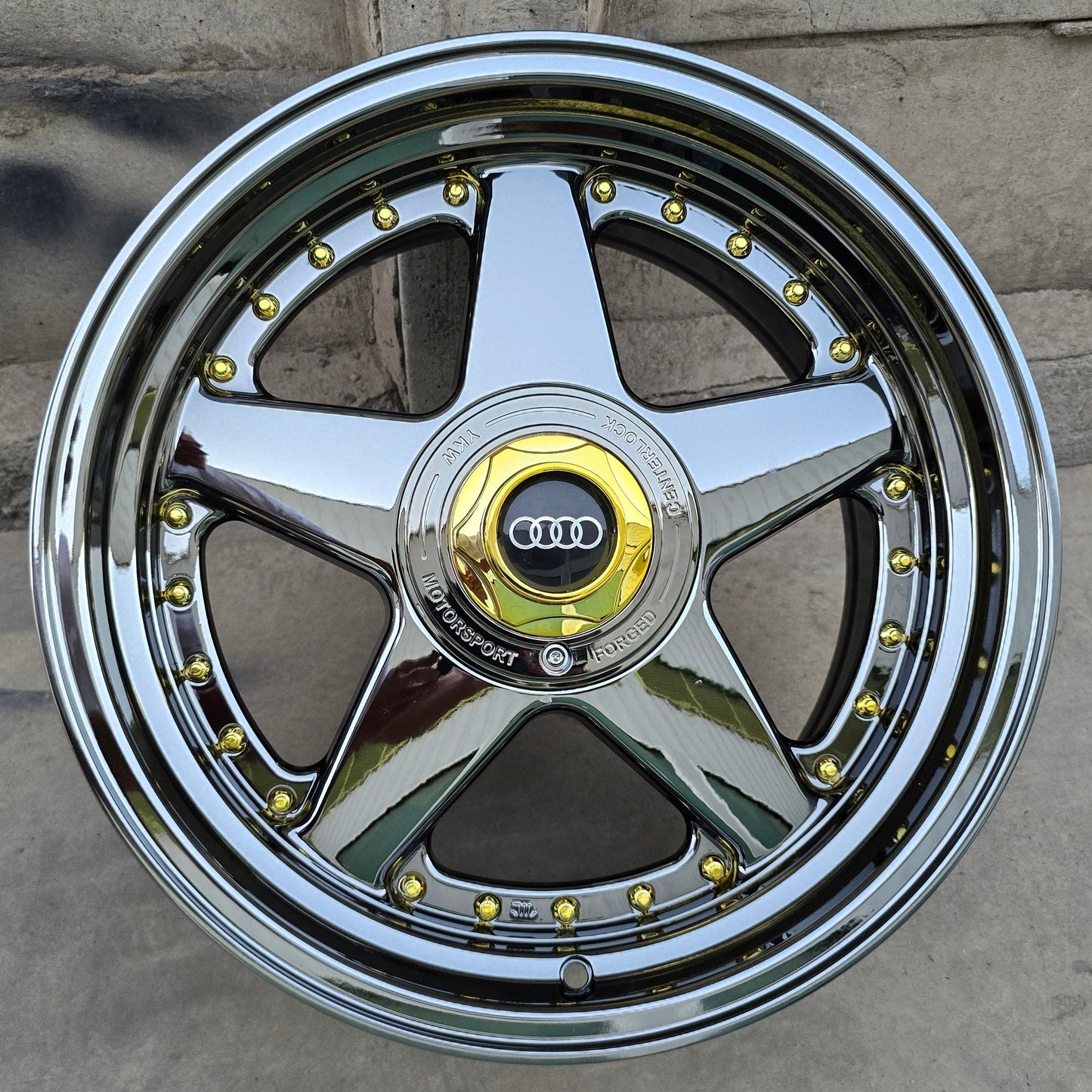 SET DE 4 LLANTAS AUDI *. Aro 17 - 5x112, 5x120. Doble Apernadura. Color Plateado . (YKW7666R)