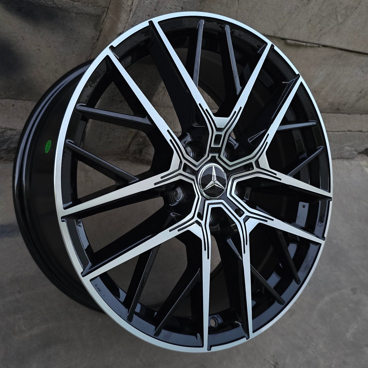 SET DE 4 LLANTAS MERCEDES *. Aro 18 - 5x112. Color Cromado Fondo Negro. (B2050)