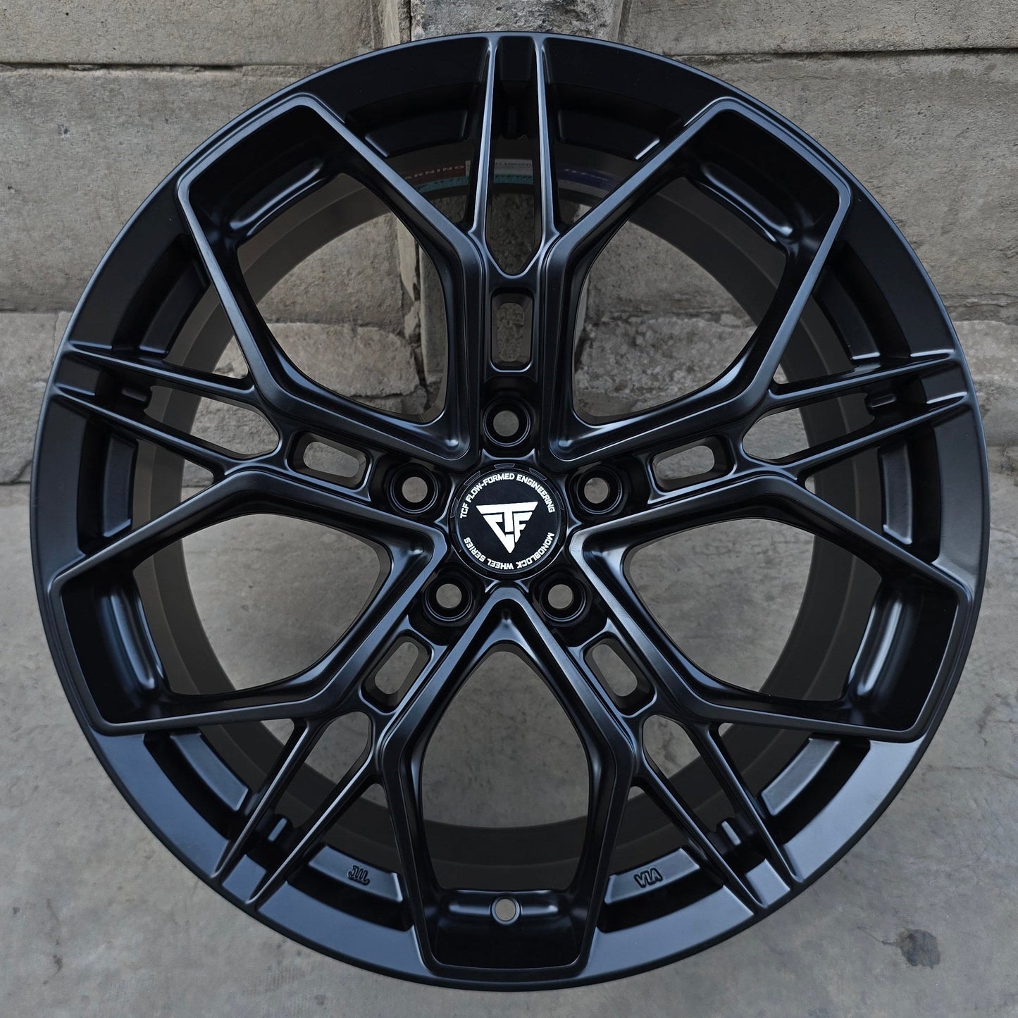 SET DE 4 LLANTAS FLOW FORM. Aro 18 - 5x112. Color Negro. (TCFP01)