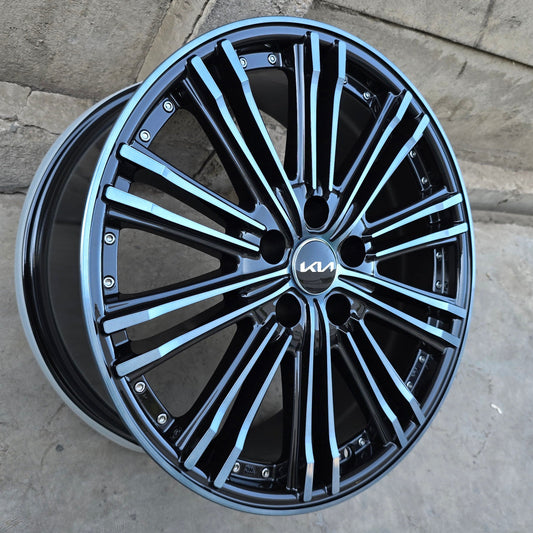SET DE 4 LLANTAS KIA. Aro 18 - 5x114. Color Cromado Fondo Negro. (5996)