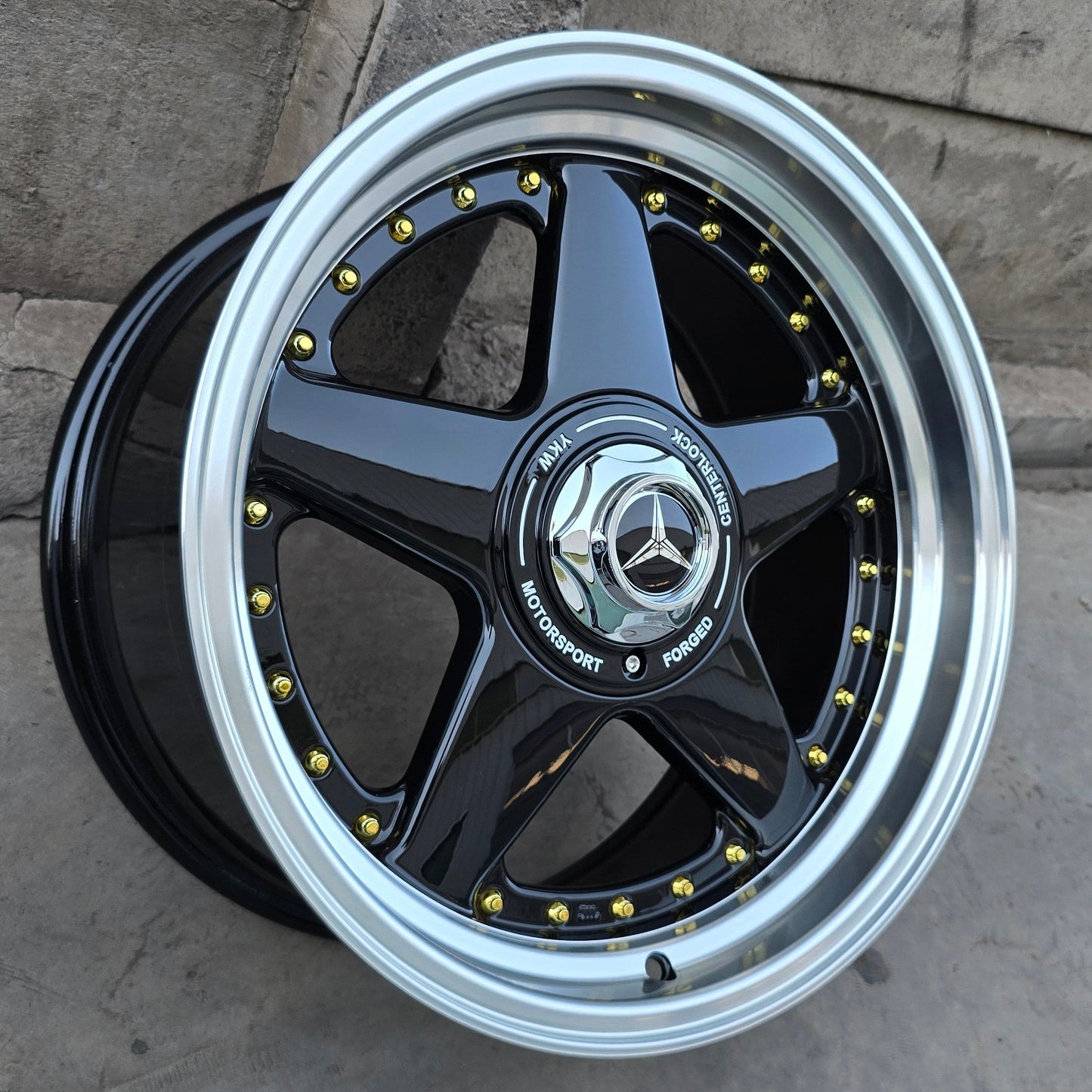 SET DE 4 LLANTAS MERCEDES *. Aro 17 - 5x112, 5x120. Doble Apernadura. Color Negro Aro Cromado. (YKW7666R)