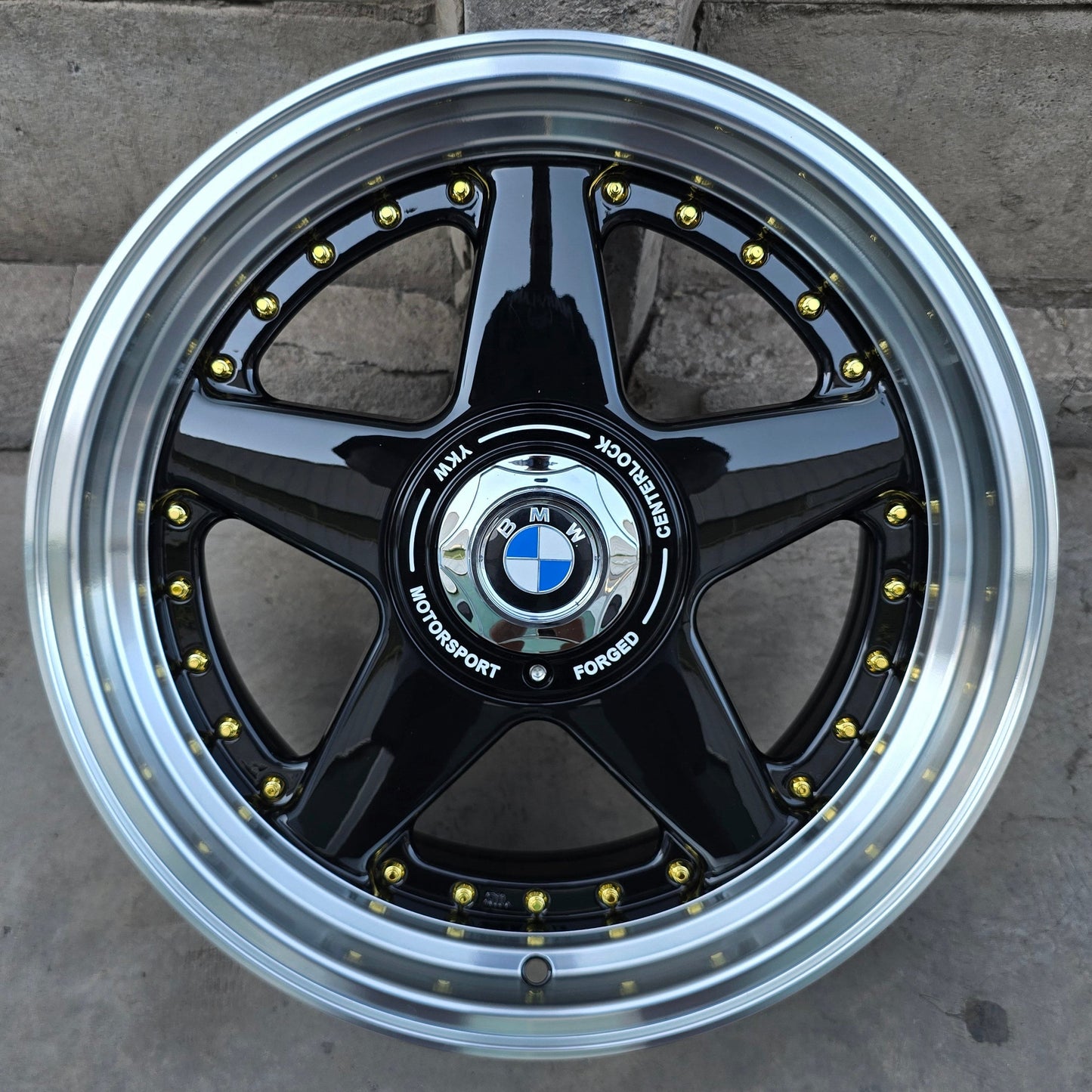 SET DE 4 LLANTAS BMW *. Aro 17 - 5x112, 5x120. Doble Apernadura. Color Negro Aro Cromado. (YKW7666R)