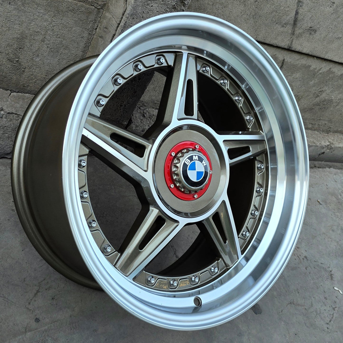 SET DE 4 LLANTAS BMW *. Aro 17 - 5x112, 5x120. Doble Apernadura. Color Bronce Aro Cromado. (7663)