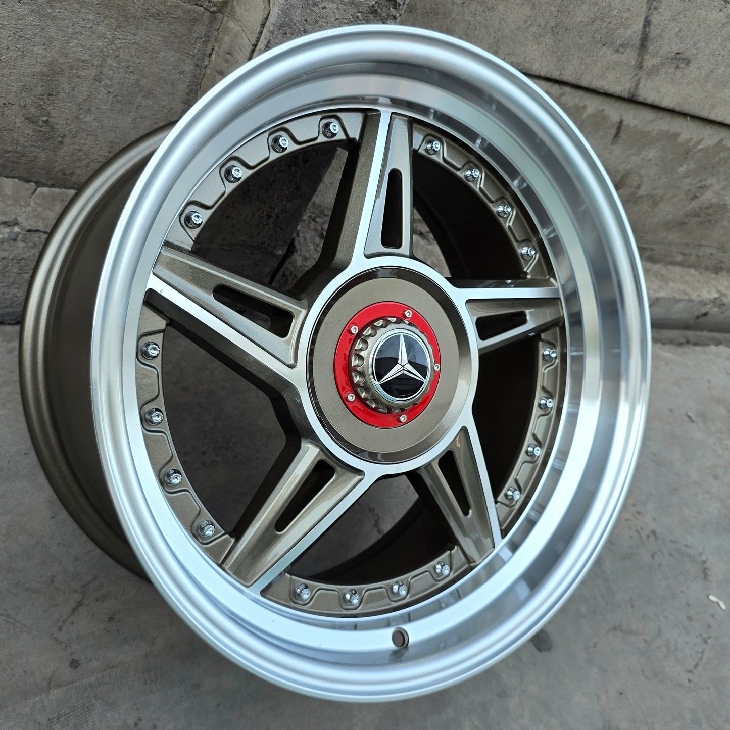 SET DE 4 LLANTAS MERCEDES *. Aro 17 - 5x112, 5x120. Doble Apernadura. Color Bronce Aro Cromado. (7663)