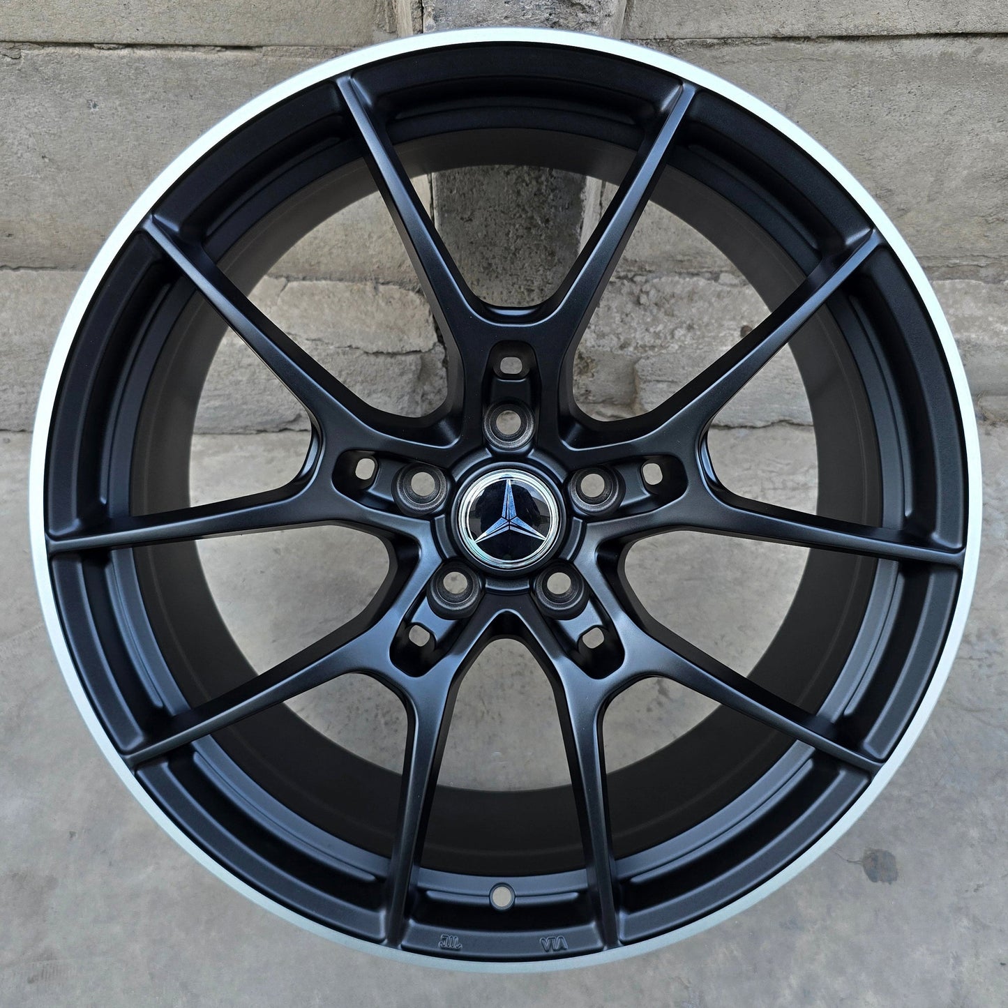 SET DE 4 LLANTAS MERCEDES *. Aro 19 - 5x112. Color Negro. (ZKX303)