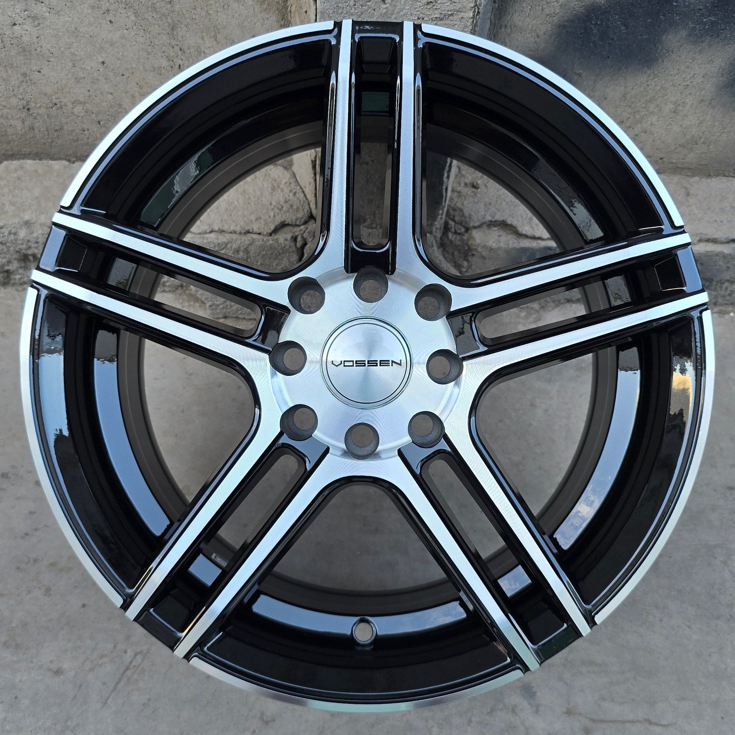SET DE 4 LLANTAS VOSSEN. Aro 15 - 4x100, 4x114. Doble Apernadura. Color Cromado Fondo Negro. (10587)
