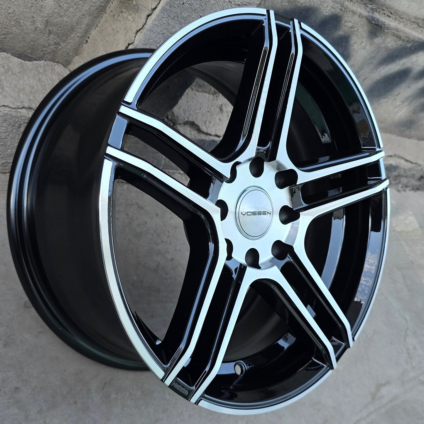SET DE 4 LLANTAS VOSSEN. Aro 15 - 4x100, 4x114. Doble Apernadura. Color Cromado Fondo Negro. (10587)