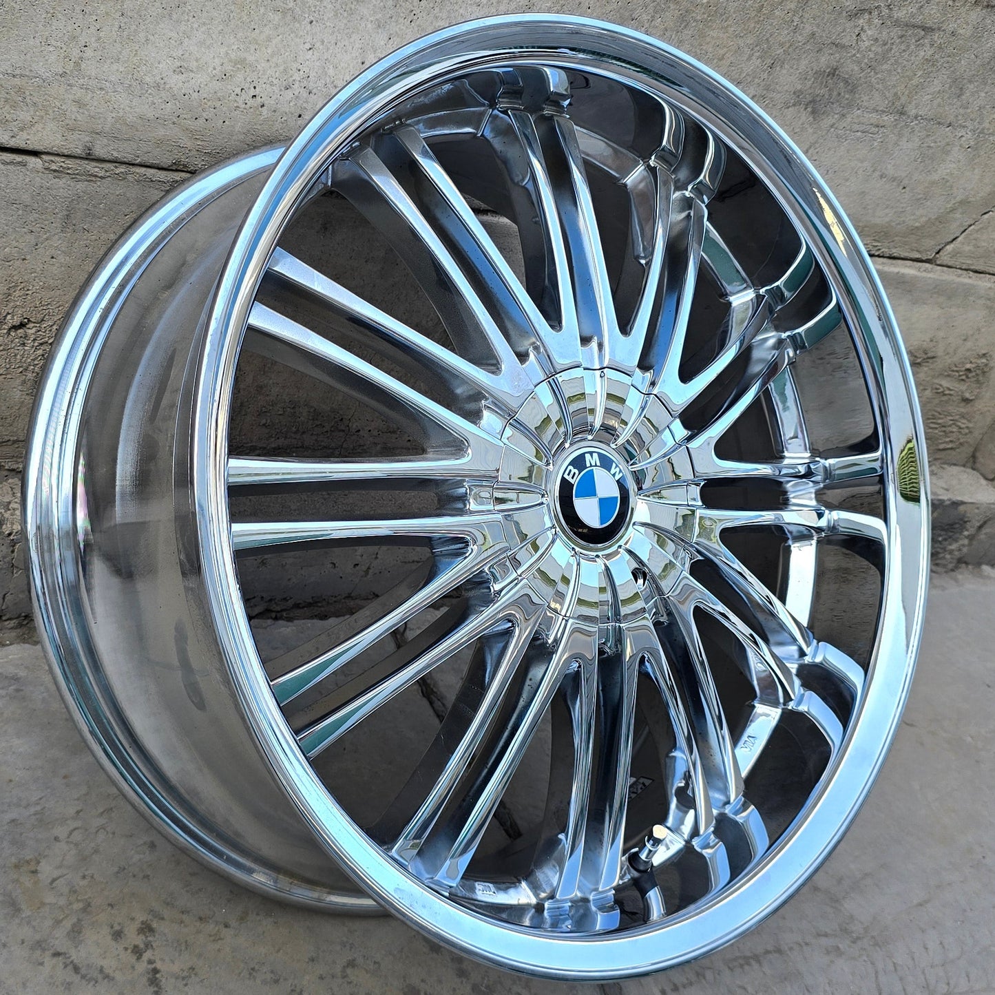 SET DE 4 LLANTAS BMW. Aro 20 - 5x100, 5x120. Doble Apernadura. Color Grafito Metalizado. (375)