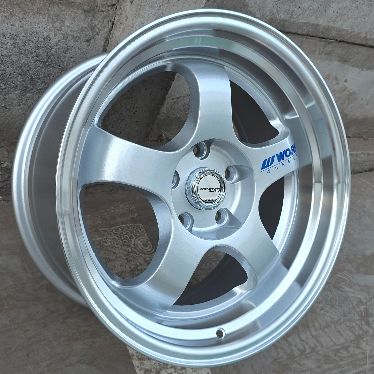 SET DE 4 LLANTAS WORK EMOTION. Aro 17 - 5x114. Color Plateado. (DM143)