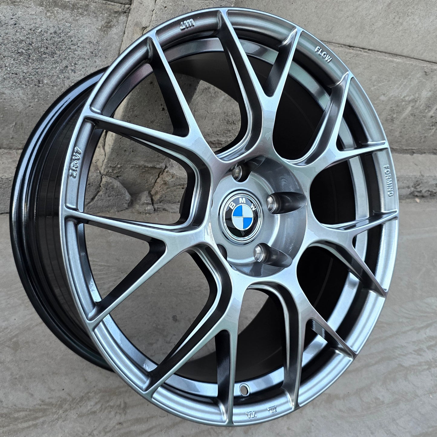 SET DE 4 LLANTAS BMW. Aro 18 - 5x120. Color Grafito Metalizado. (ZR-V7)