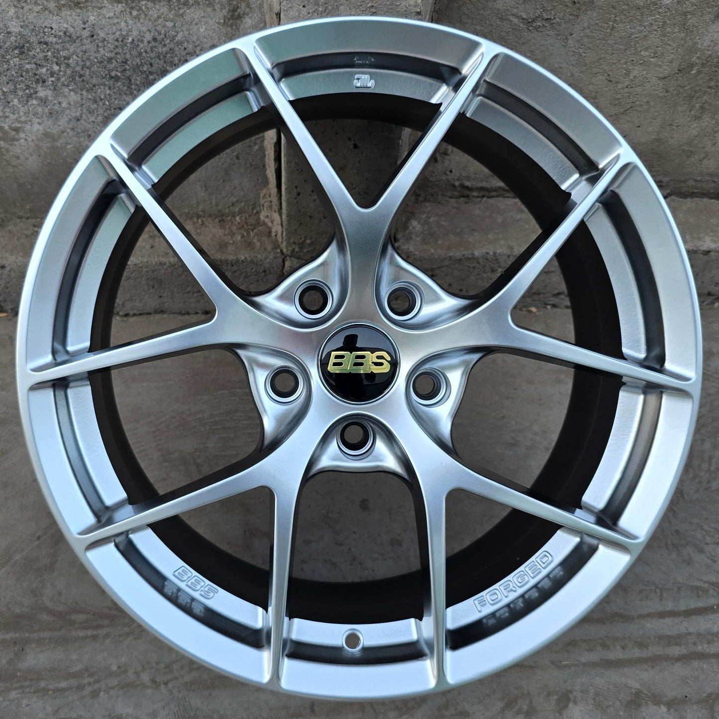 SET DE 4 LLANTAS BBS FIR. Aro 16 - 5x108. Color Grafito Metalizado. (507)