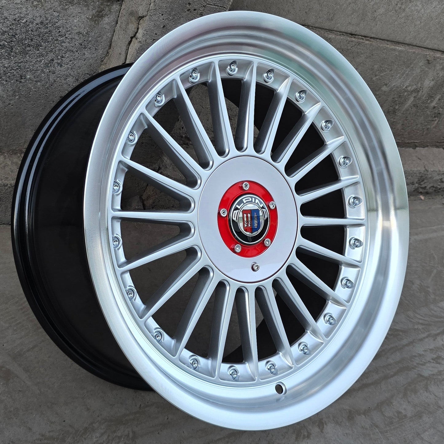 SET DE 4 LLANTAS ALPINA. COLOR Plateado. Aro 17- 5x120 (7307F)