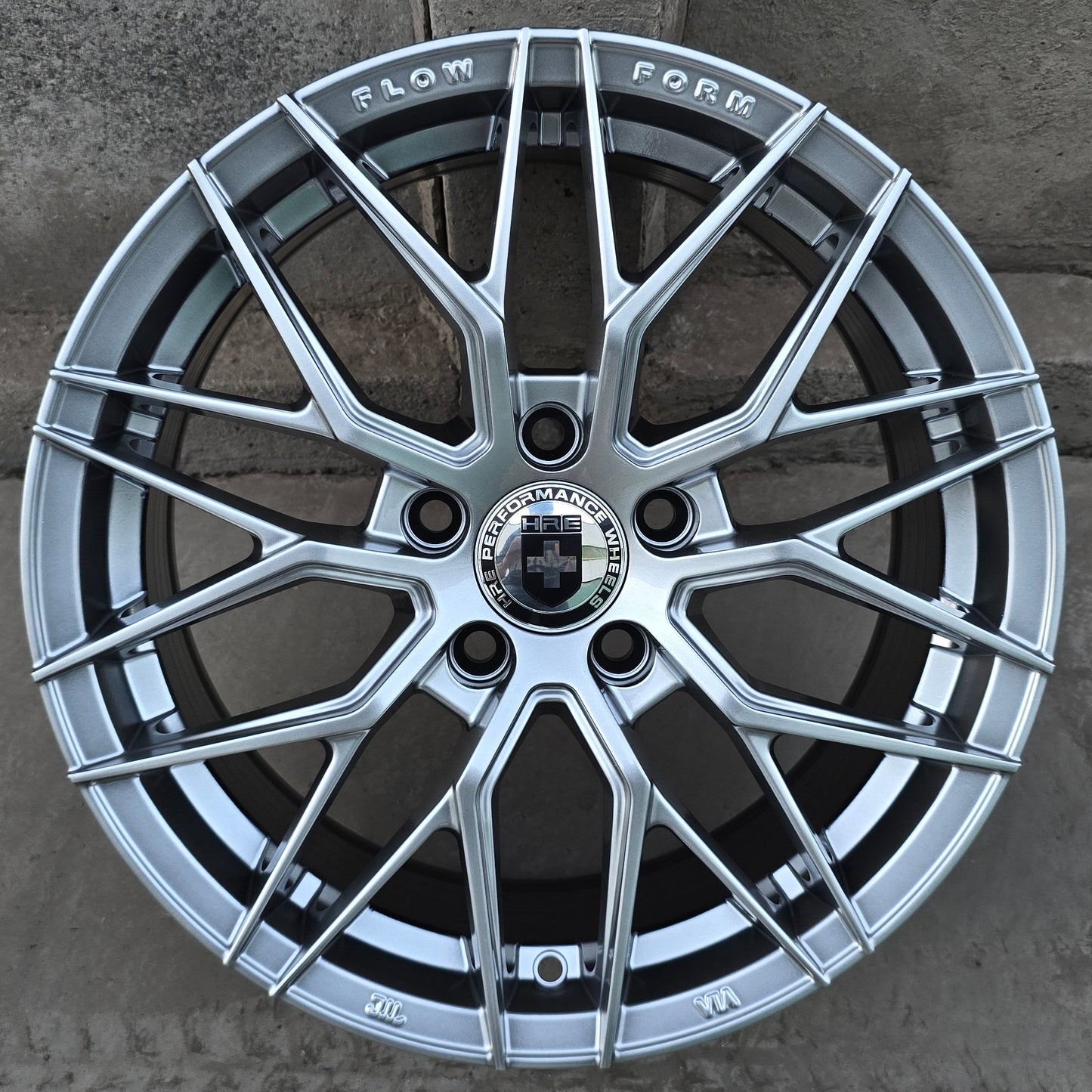 SET DE 4 LLANTAS HRE. Aro 16 - 5x108. Color Grafito Metalizado. (513)