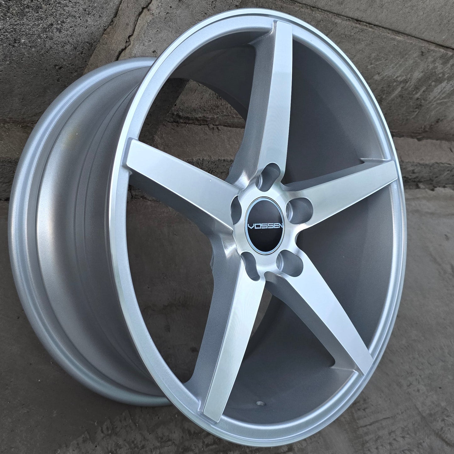 SET DE 4 LLANTAS VOSSEN Plateado. Aro 17- 5x112 (LG04)