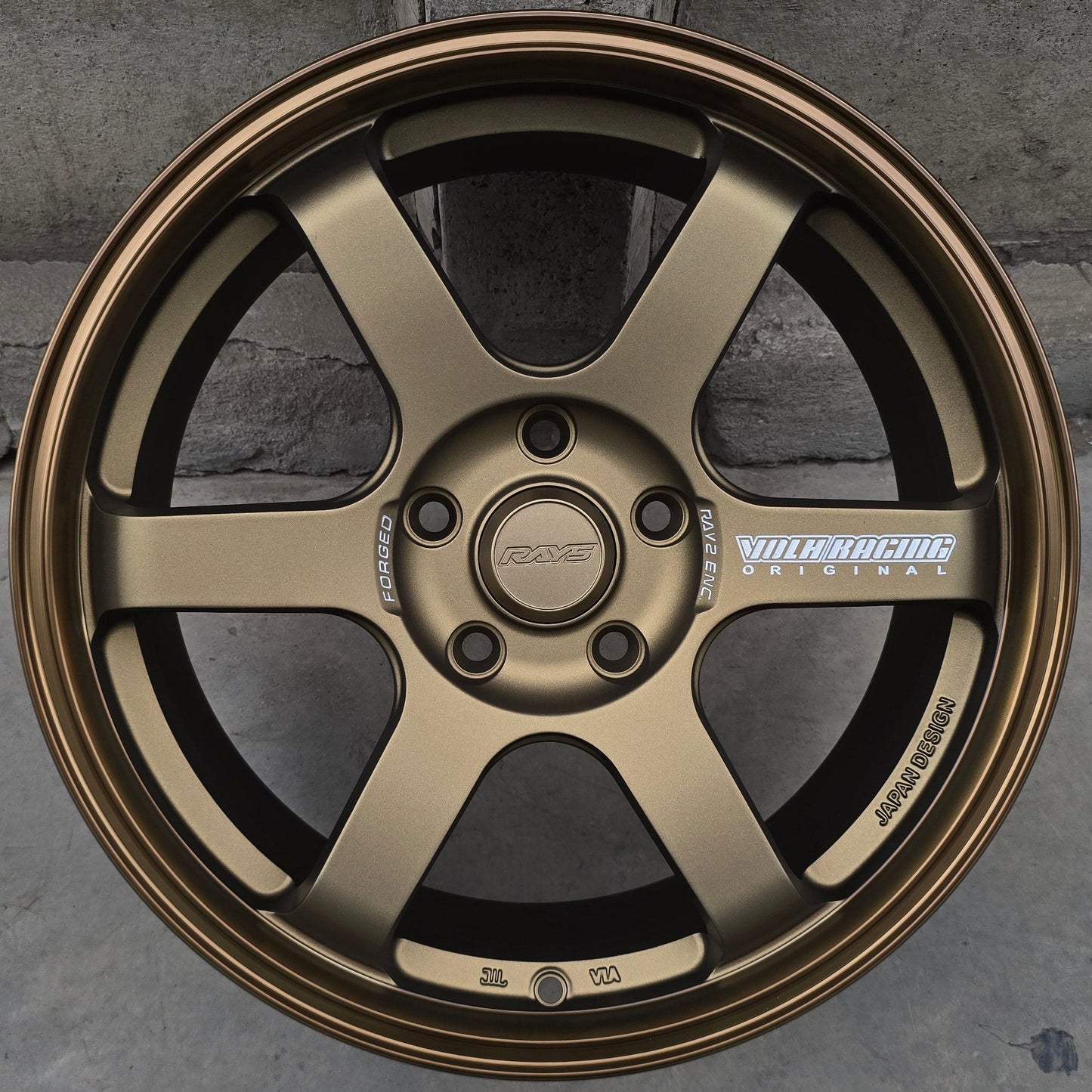 SET DE 4 LLANTAS VOLK TE37. Aro 17 - 5x114. Color Bronce. (RGW032FF)