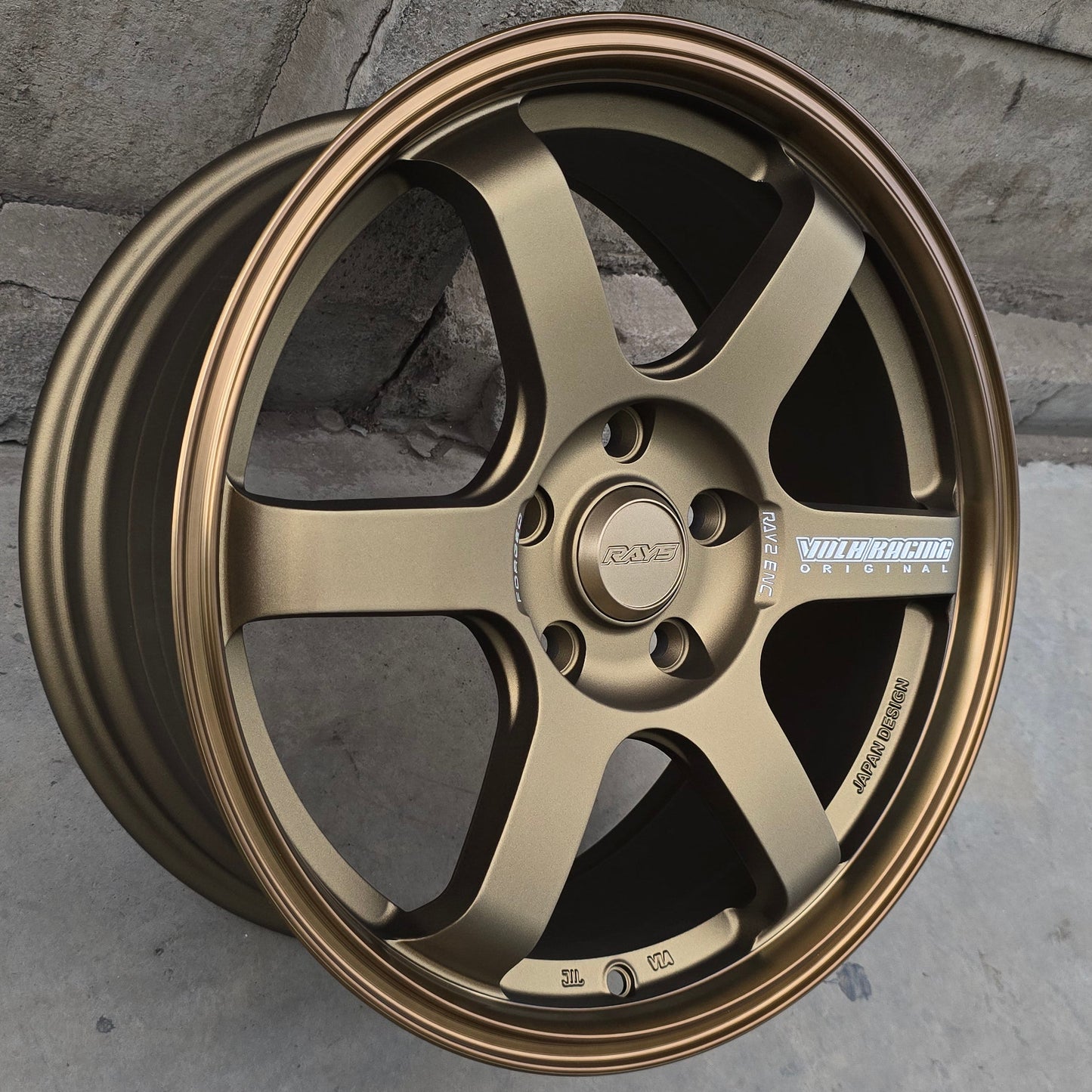 SET DE 4 LLANTAS VOLK TE37. Aro 17 - 5x114. Color Bronce. (RGW032FF)