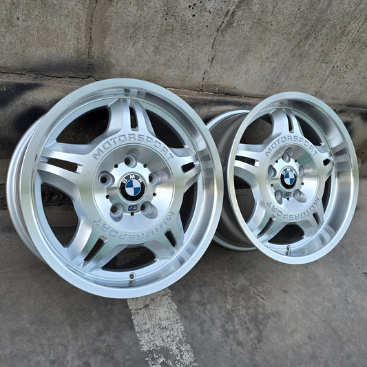 SET DE 4 LLANTAS BMW MOTOSPORT ASIMÉTRICAS. COLOR Plateado. Aro 17- 5x120 (713)