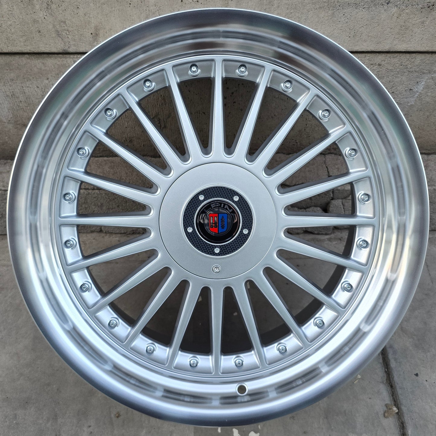 SET DE 4 LLANTAS ALPINA COLOR Plateado Aro Cromado. Aro 18 - 5x112, 5x120. Doble Apernadura (5010)