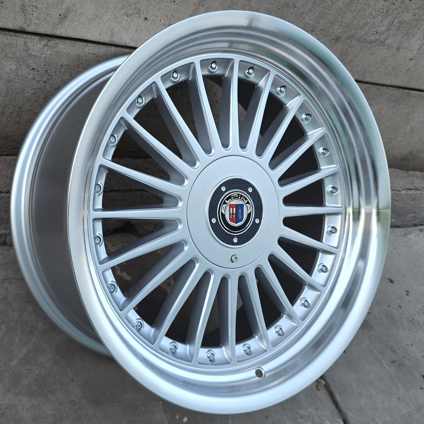 SET DE 4 LLANTAS ALPINA COLOR Plateado Aro Cromado. Aro 18 - 5x112, 5x120. Doble Apernadura (5010)
