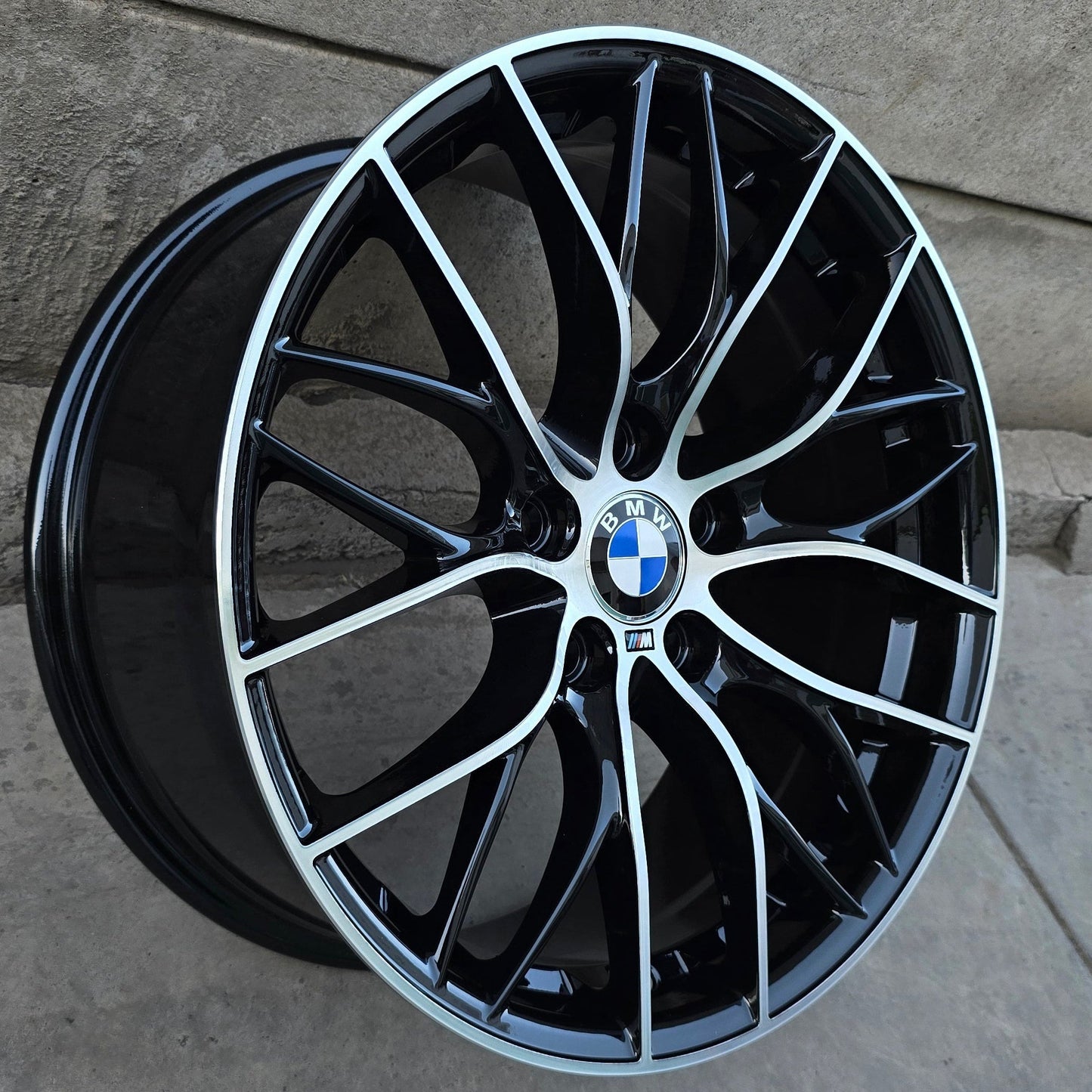 SET DE 4 LLANTAS BMW. Aro 18 - 5x120. Color Cromado Fondo Negro. (740)