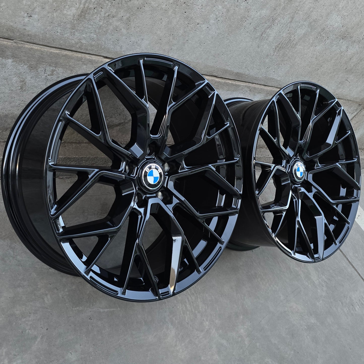 SET DE 4 LLANTAS BMW* ASIMETRICAS. Aro 19 - 5x120. Color Negro Brillante. (RS7)